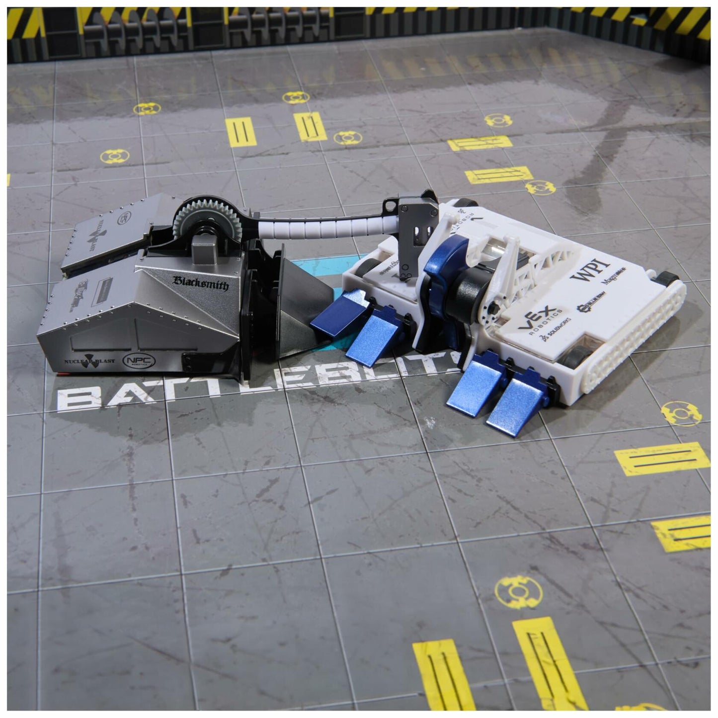 HEX BOTS BattleBots Arena Bite Force & Blacksmith Remote Control Robot Toy